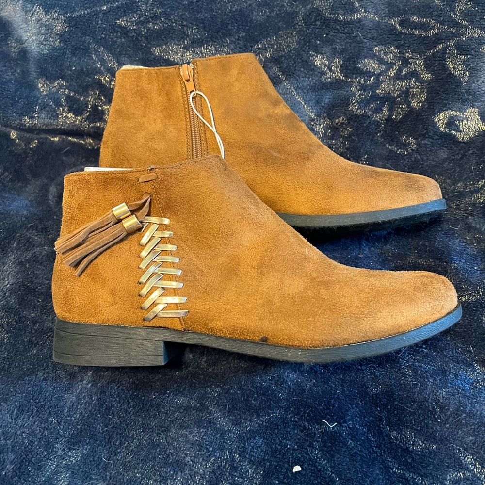 Size 9, faux suede, tan booties